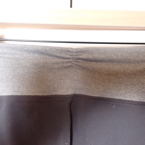 Lululemon Tadasana Slit Crop size 4 in Light Gray/Gray - Picture 6 of 10